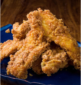 Stripsuri de pui cu cartofi copti facuti in casa Stripsuri de pui cu cartofi copti facuti in casa