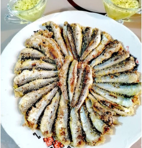 Şprot pane cu mujdei de usturoi Şprot pane cu mujdei de usturoi